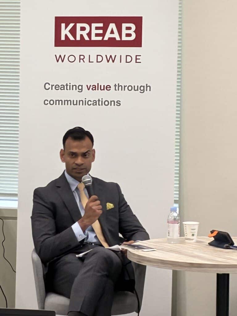 2026年4月7日にクレアブ東京オフィスにて開催されたレクチャーイベント「Kreab Day」にて、講演を行う駐日インド大使館のR・マドゥ スーダン首席公使